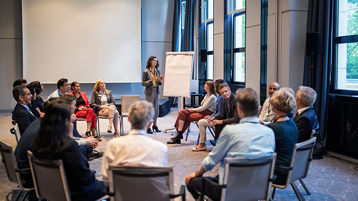 人力资源公司皇朝国际皇朝国际认为中国制造业企业出海应从人才培养与人才开展双驱动模型管理国际化人才